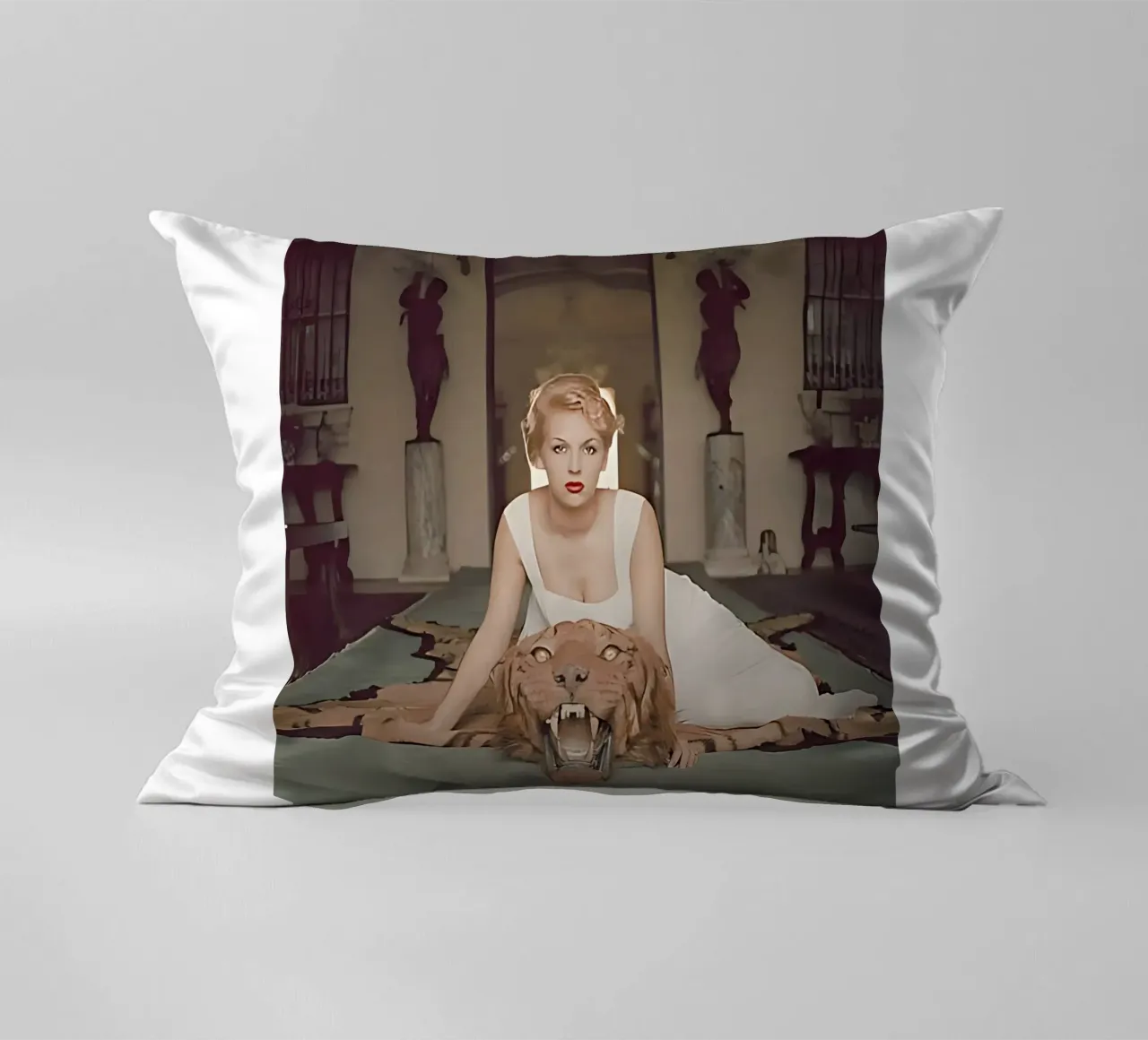 Slim Aarons - La bella e la bestia cuscino da kaitlinparkershop