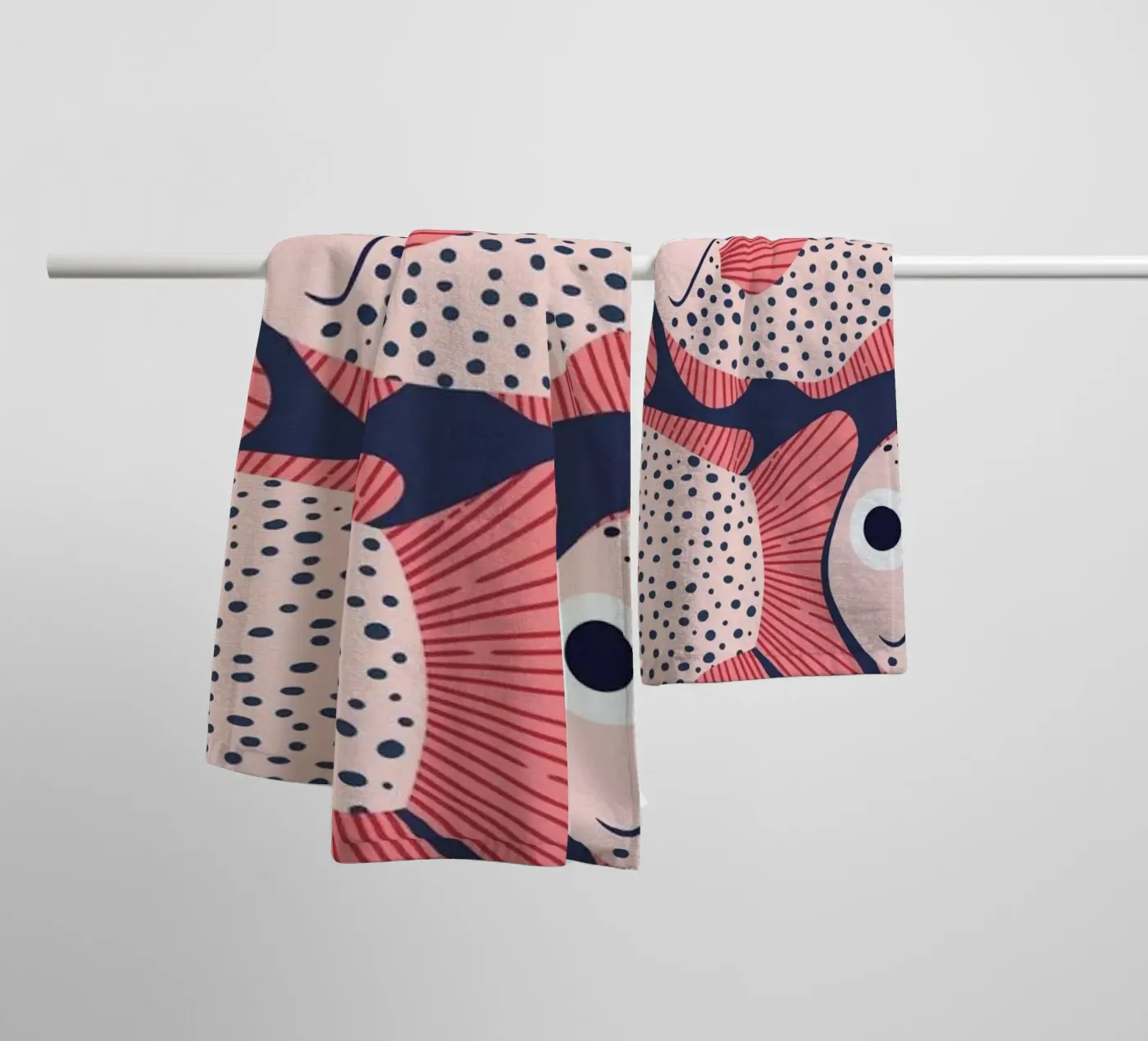 Pink Fish Pattern Handtuch von Laura Graves