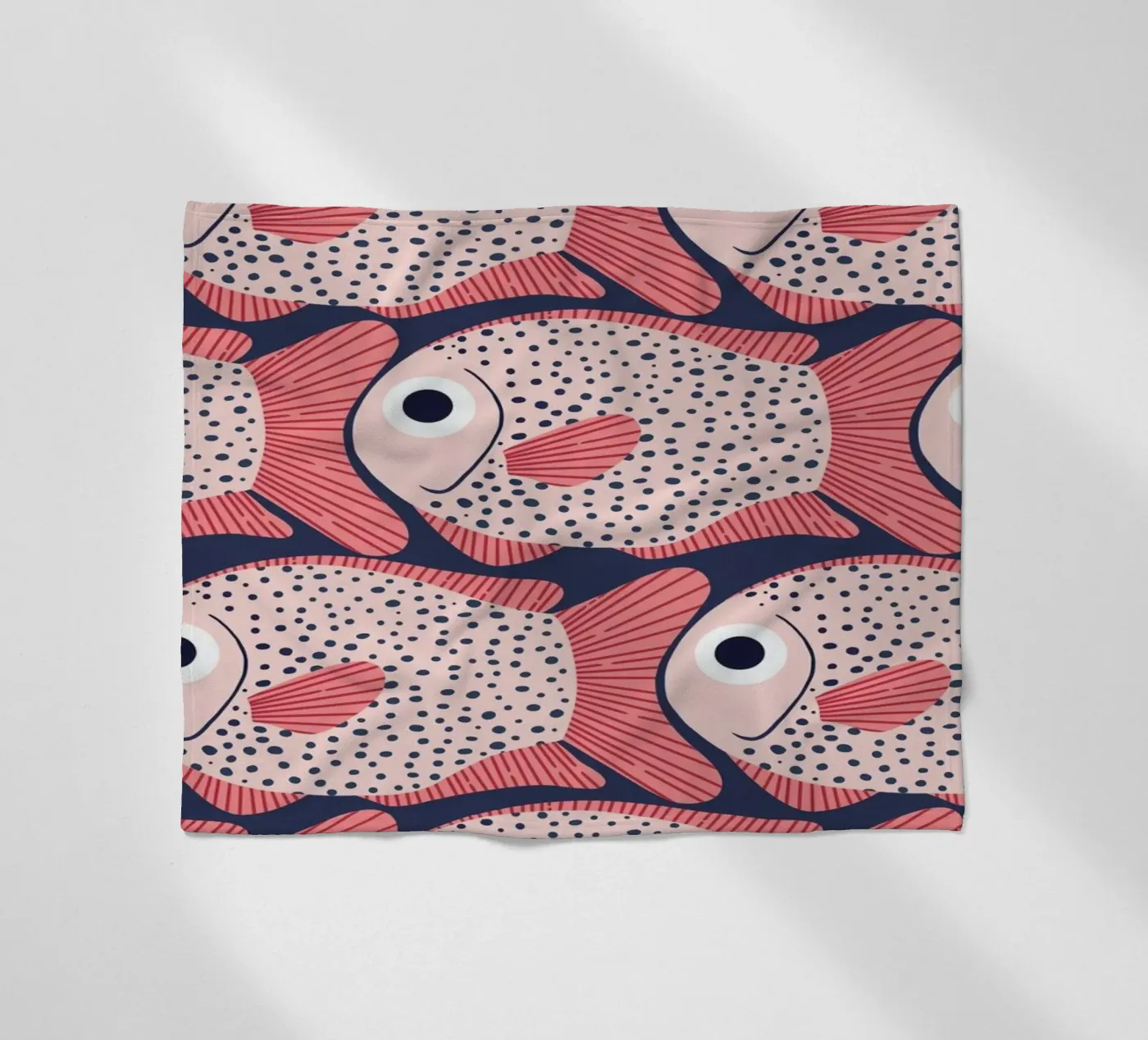 Pink Fish Pattern Fleecedecke von Laura Graves