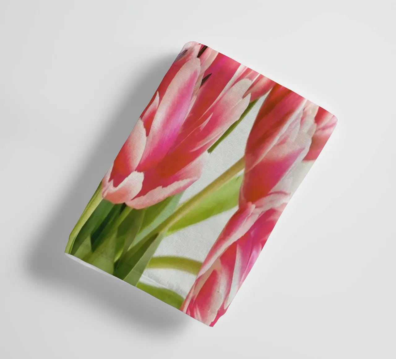 Tulpenbogen Handtuch von Cassia Beck Photography