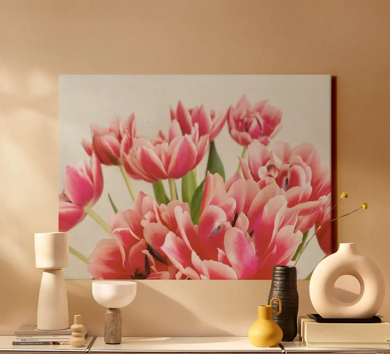 Tulp boog canvas met Baklijst van Cassia Beck Photography