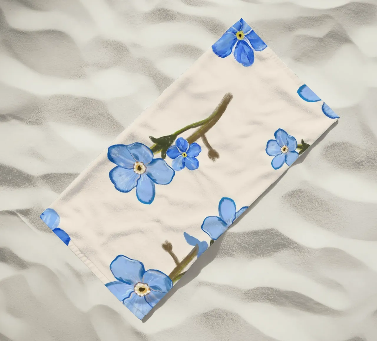 Geïsoleerde blauwe bloemen strandhanddoek van gulsengunel