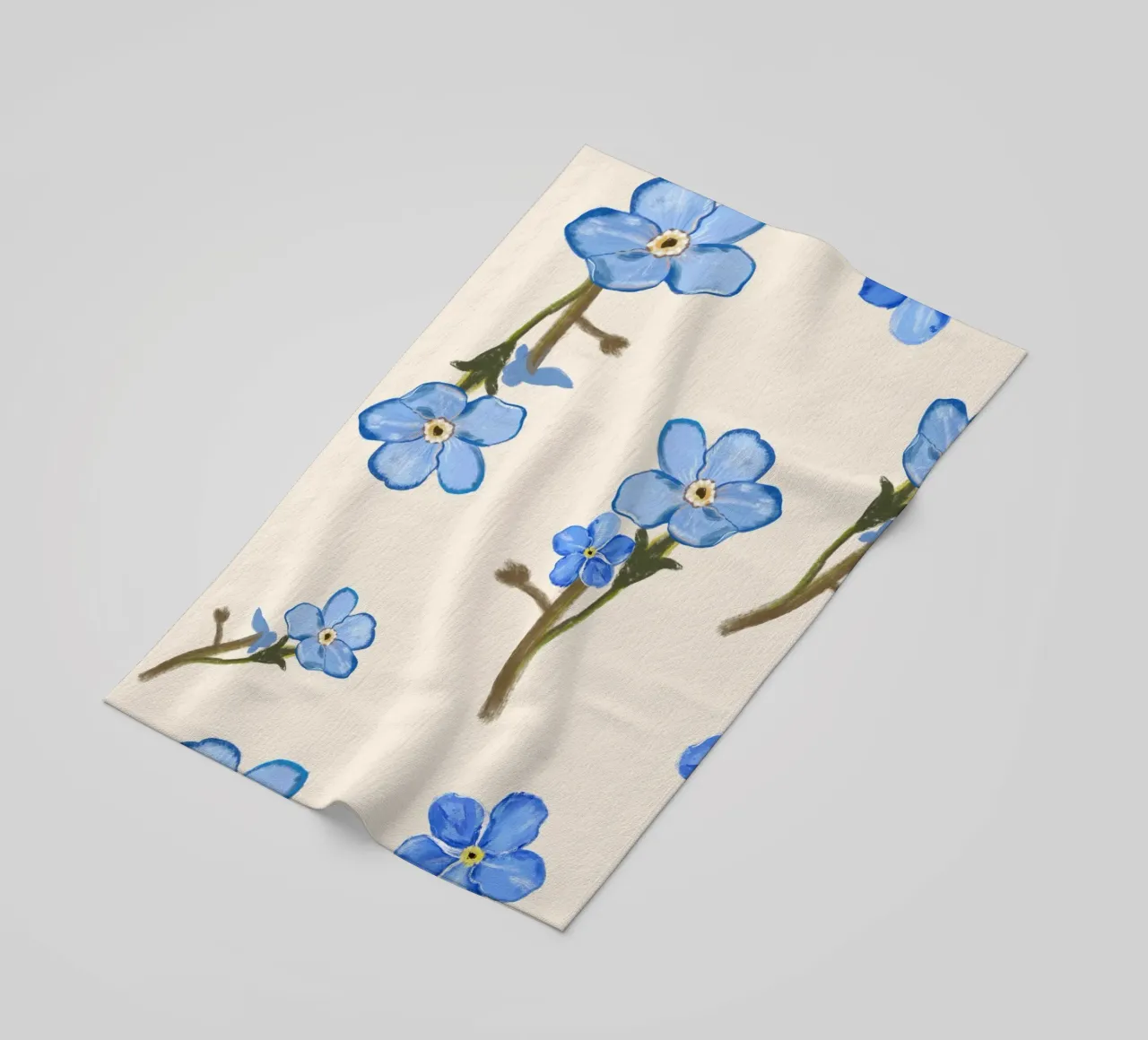 Geïsoleerde blauwe bloemen strandhanddoek van gulsengunel