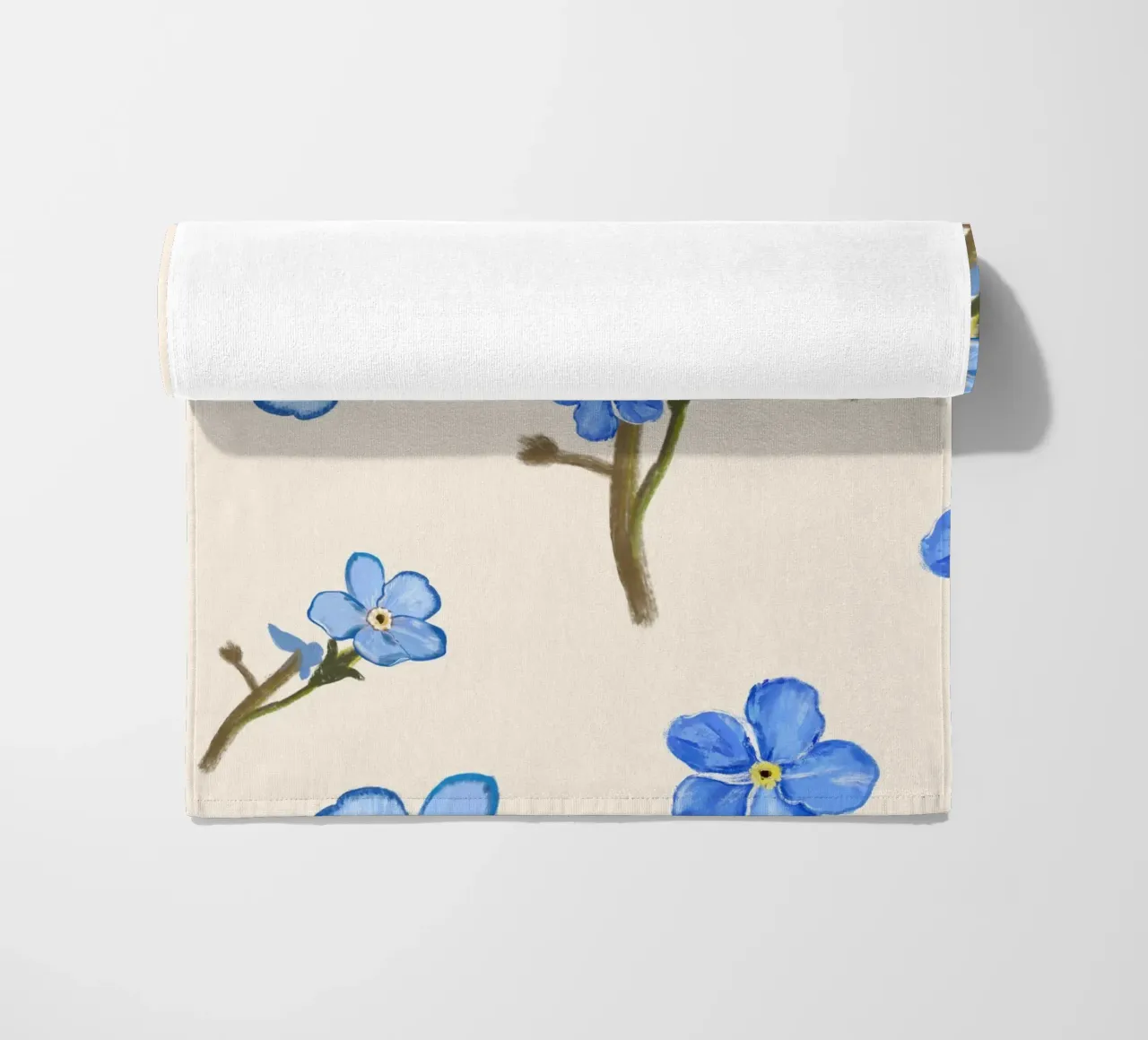 Geïsoleerde blauwe bloemen strandhanddoek van gulsengunel