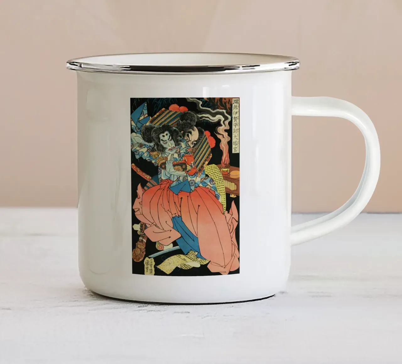 Démon se battant avec un samouraï - Ancien art japonais Ukiyo-e mug en émail de Masterpieces Of Japanese Art