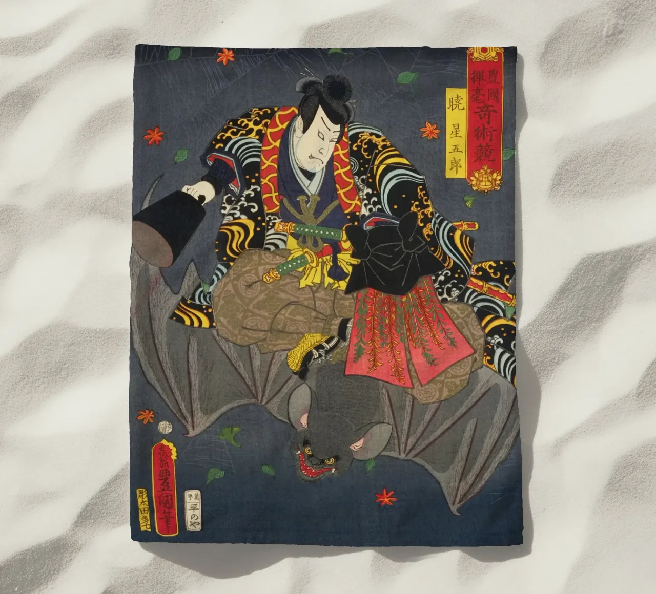 Ronin chevauchant une chauve-souris géante - Ancien art japonais Ukiyo-e serviette de plage de Masterpieces Of Japanese Art