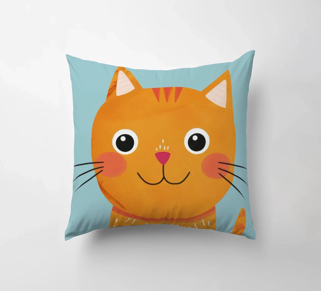 soriano arancione giocherellone con uno sguardo audace e felice cuscino da DesignDoodle