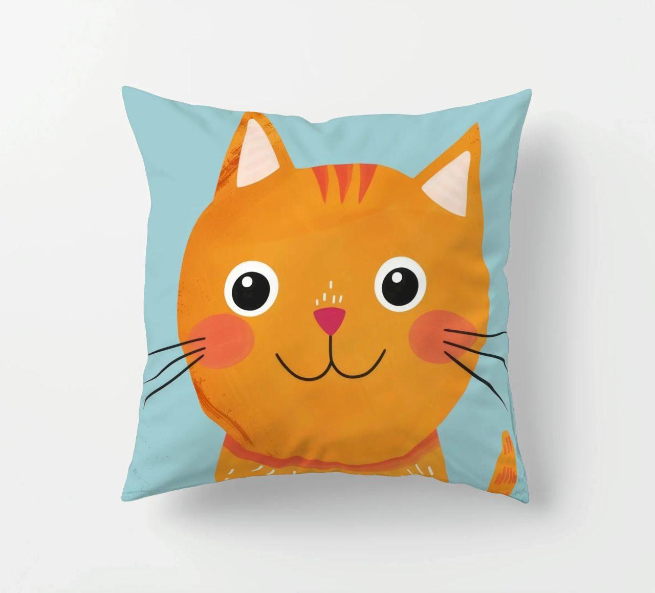 soriano arancione giocherellone con uno sguardo audace e felice cuscino da DesignDoodle