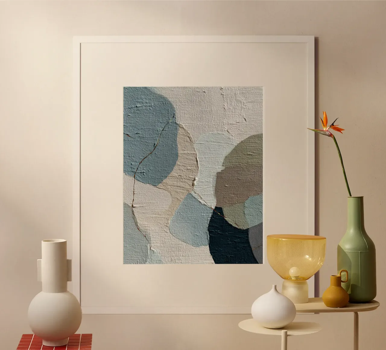 Forme organiche morbide in toni neutri poster con telaio in alluminio da Artbyvo