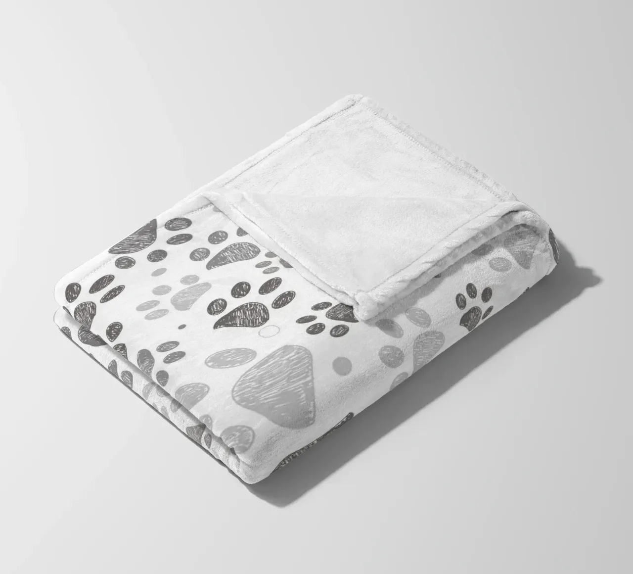 Impronte di zampe grigie con forme geometriche coperta in pile da gulsengunel
