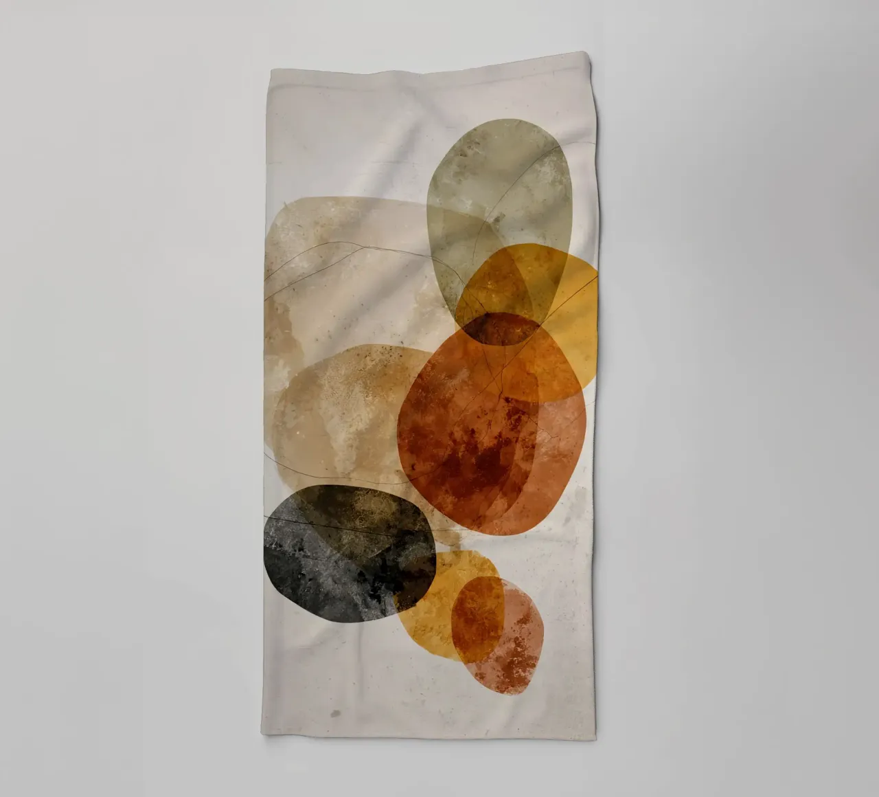 Composizione blu tenue con tocchi di terra asciugamano da bagno da Artbyvo