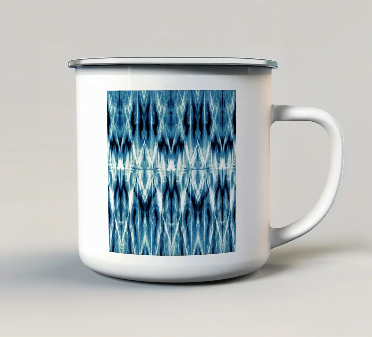 Argyle Shibori blu tazza in smalto da Nina May Design Studio