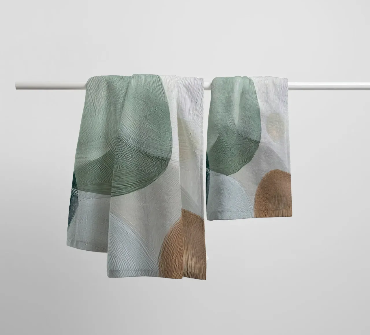 Zachte overlapping in aardetinten Abstracte kunst badhanddoek van Artbyvo