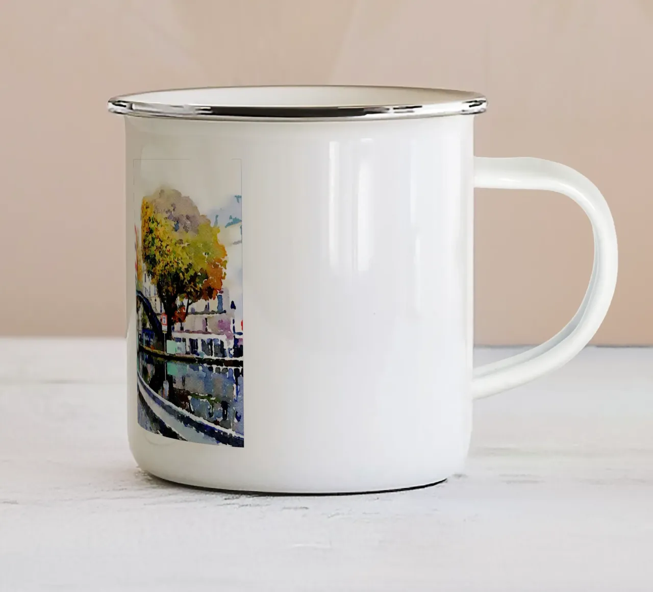A Parigi tazza in smalto da Massimo Frascogna