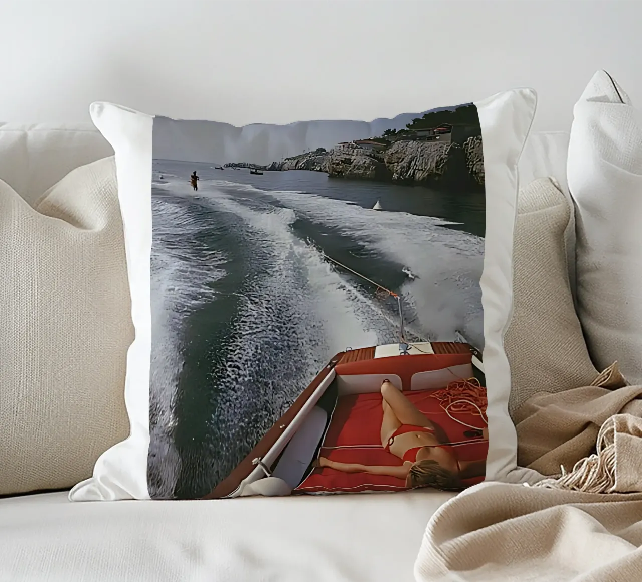 Slim Aarons - Tempo libero ad Antibes cuscino da kaitlinparkershop