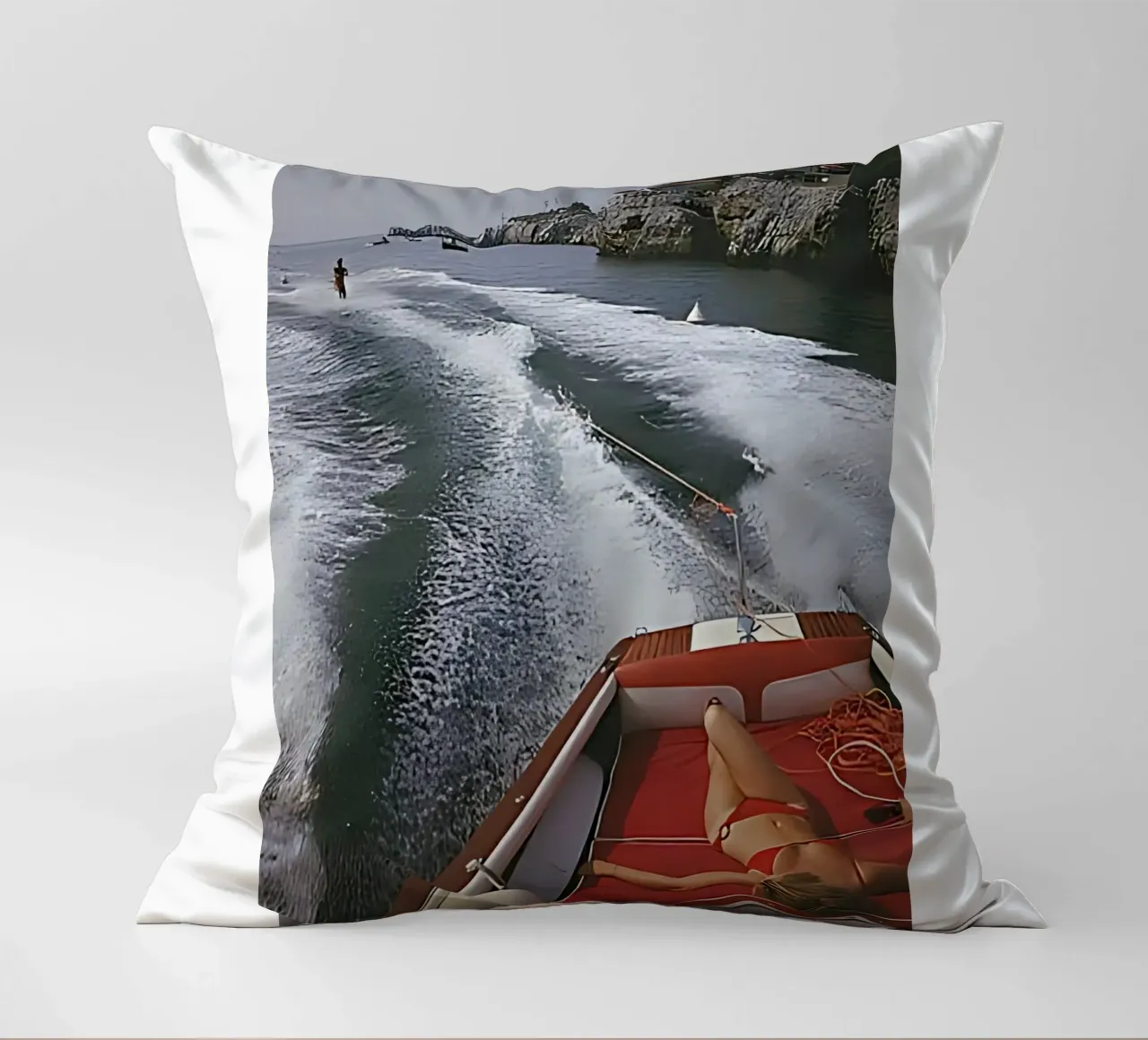 Slim Aarons - Tempo libero ad Antibes cuscino da kaitlinparkershop