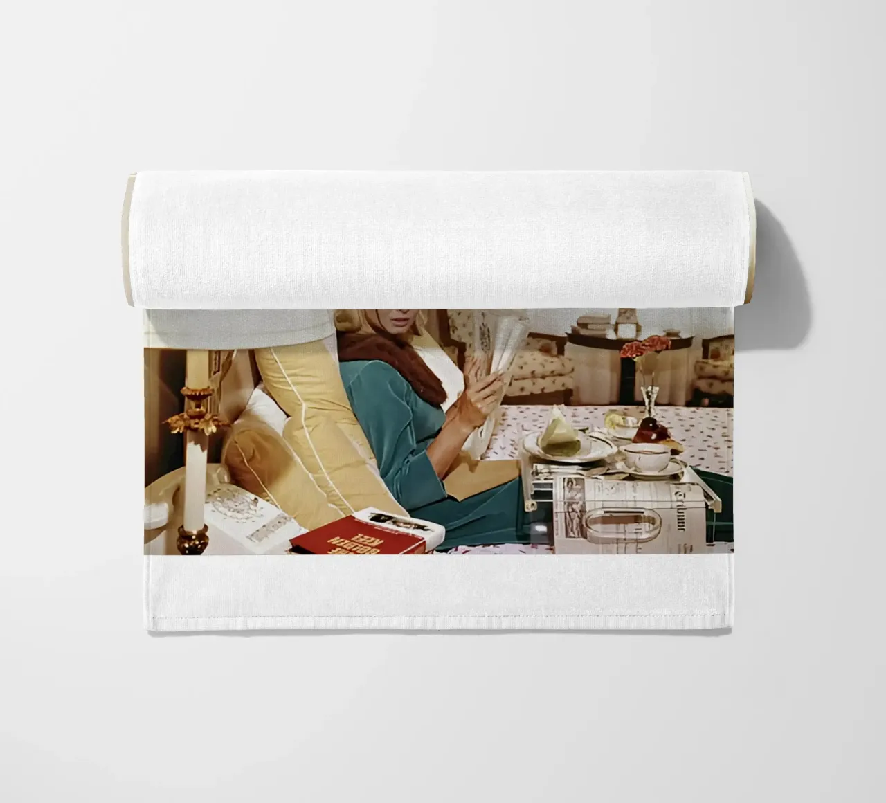 Slim Aarons - Monocled Miss telo mare da kaitlinparkershop