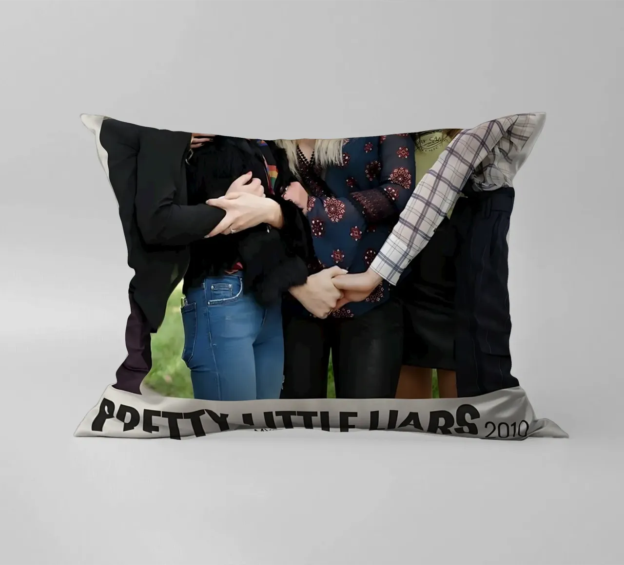 PRETTY LITTLE LIARS 2010 cuscino da MVFminimalist