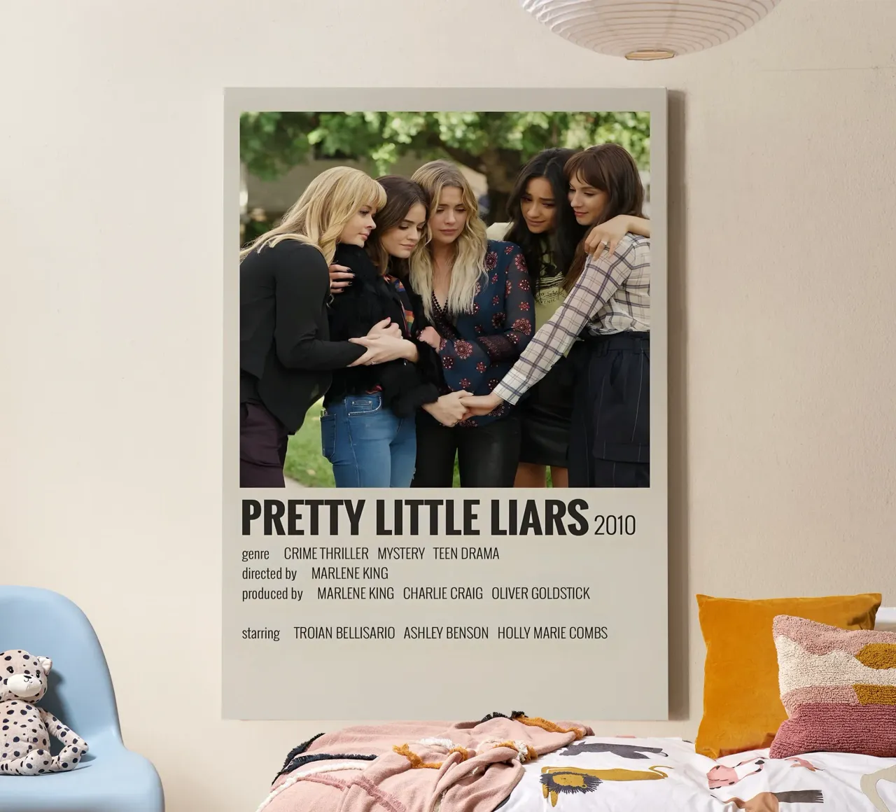 PRETTY LITTLE LIARS 2010 canvas met Baklijst van MVFminimalist