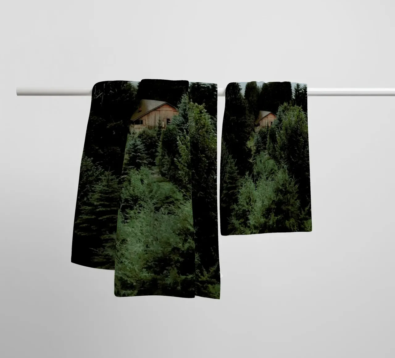 Cabin In The Woods asciugamano da bagno da Sebastian Hilgetag