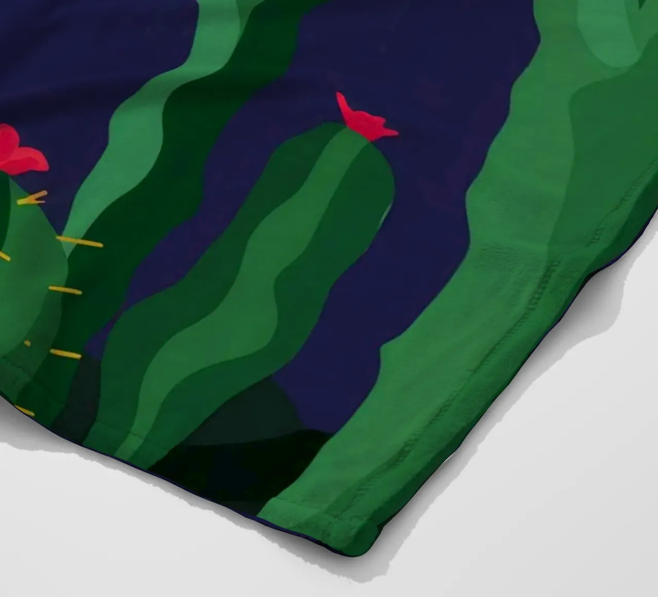 Luna notturna del cactus coperta in pile da Muse Artworks