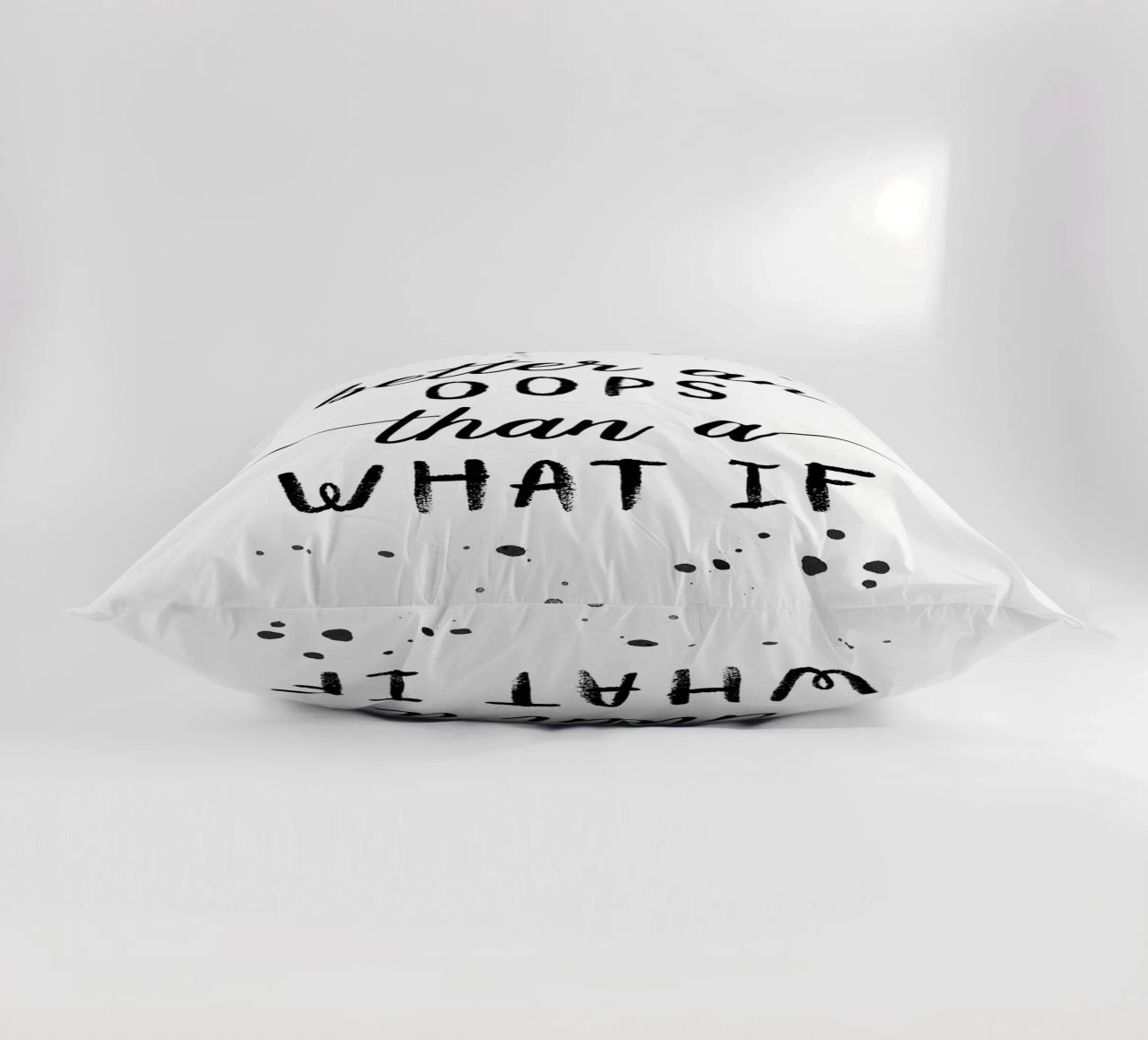 TEXT ART Better an oops than a what if cuscino da Melanie Viola