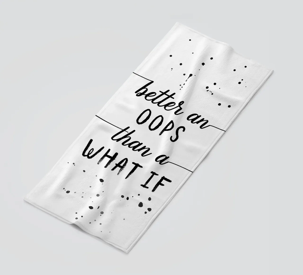 TEXT ART Better an oops than a what if serviette de plage de Melanie Viola