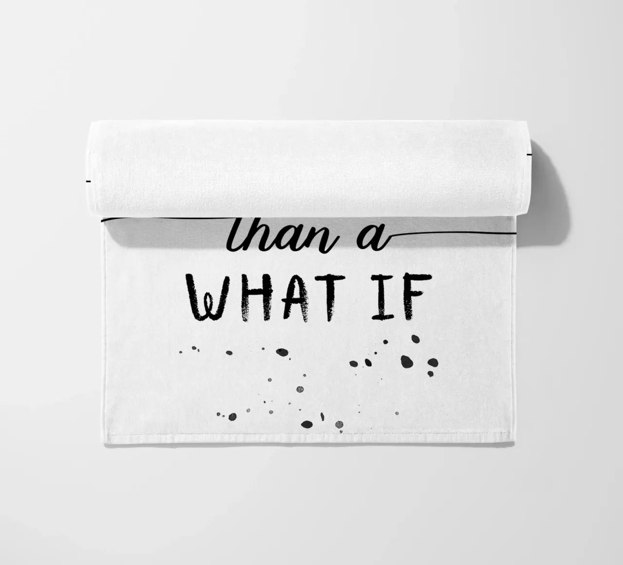 TEXT ART Better an oops than a what if serviette de plage de Melanie Viola