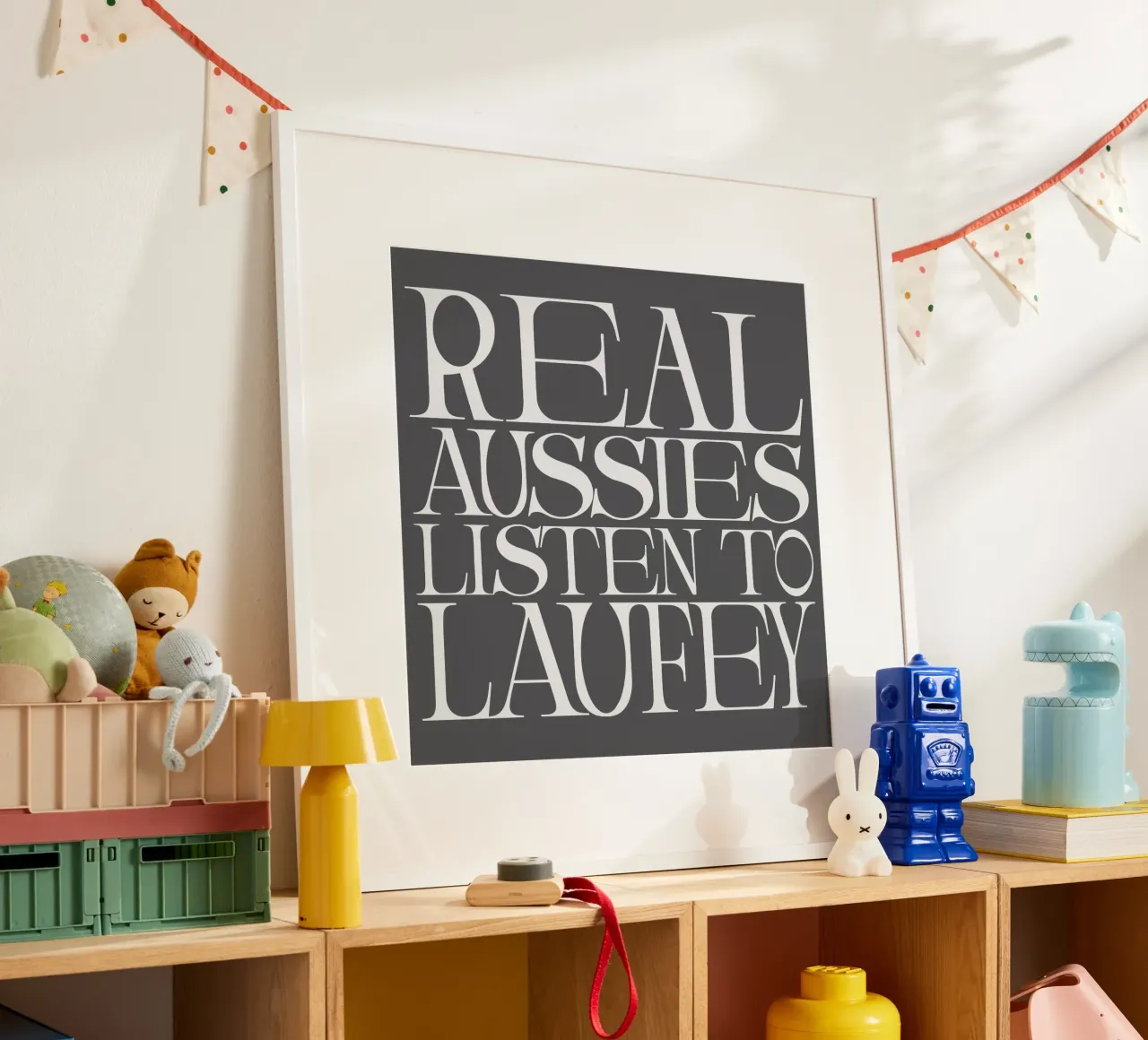 Laufey Real Aussies Listen to Lfy poster met aluminium frame van carleemiller