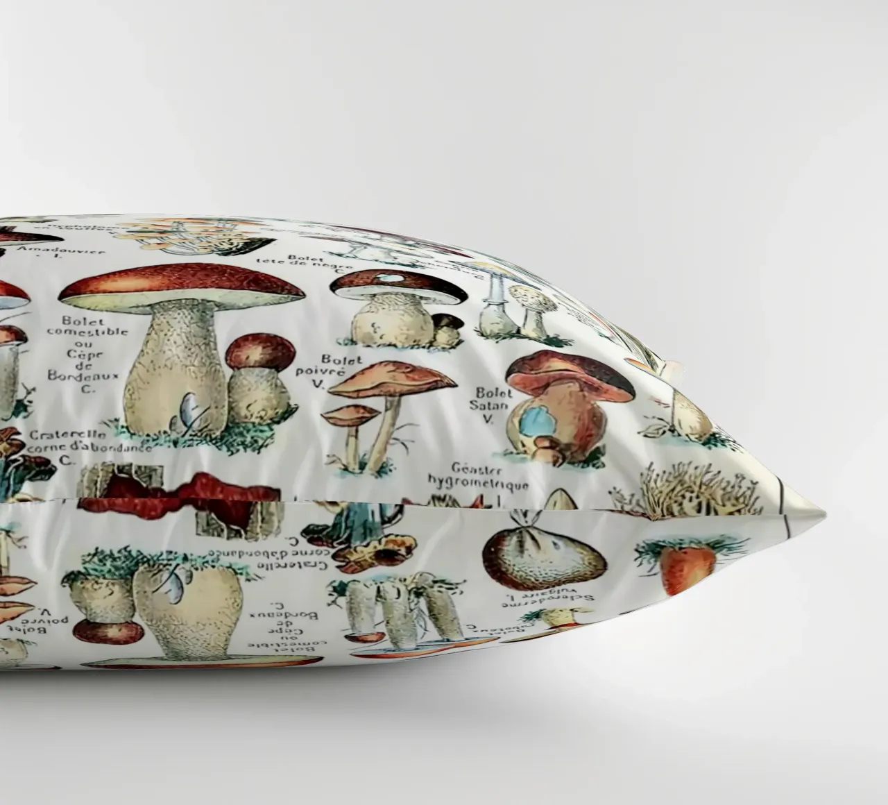funghi funghi a trombetta cuscino da Graham Robertson