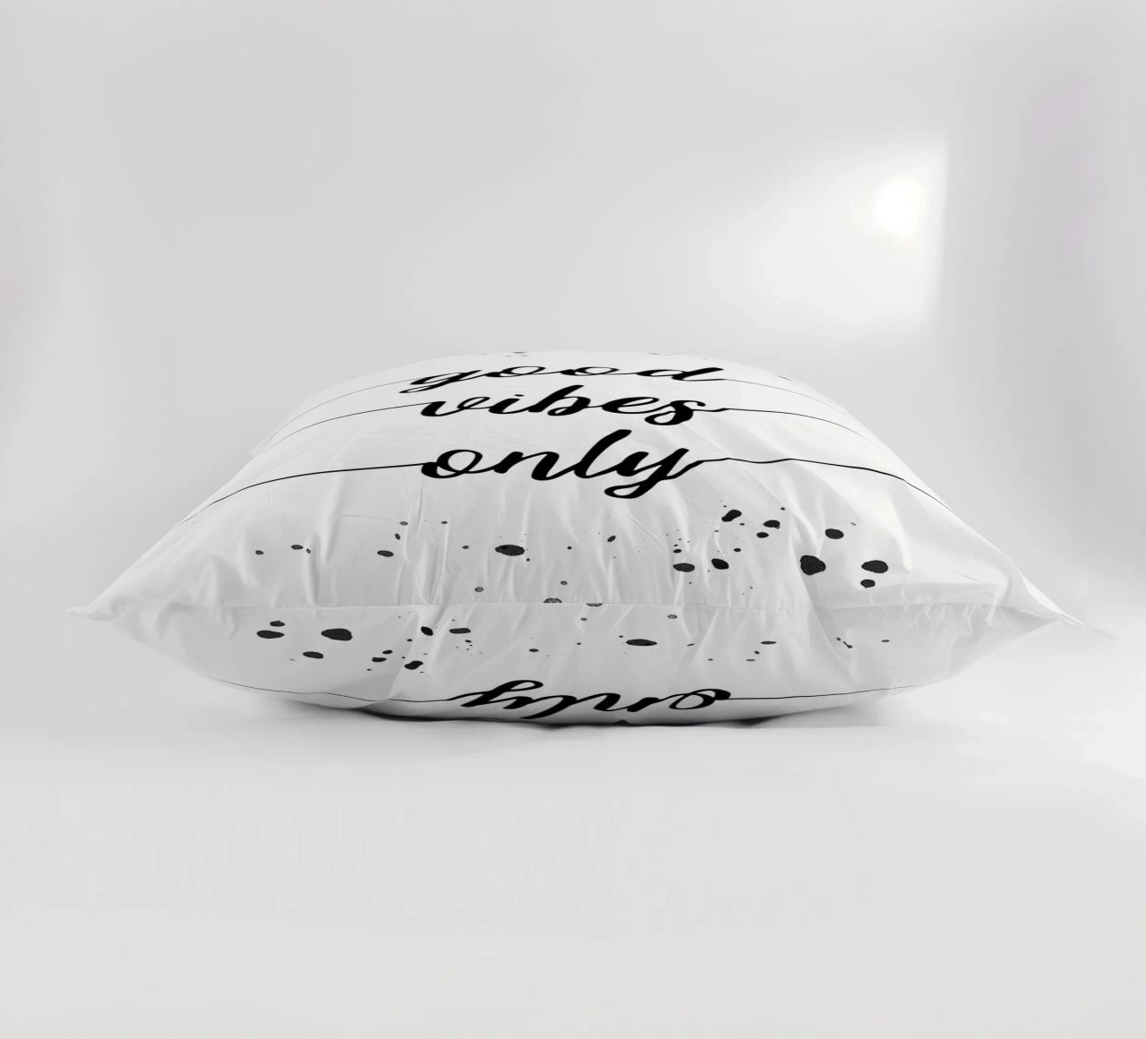TEXT ART Good vibes only cuscino da Melanie Viola