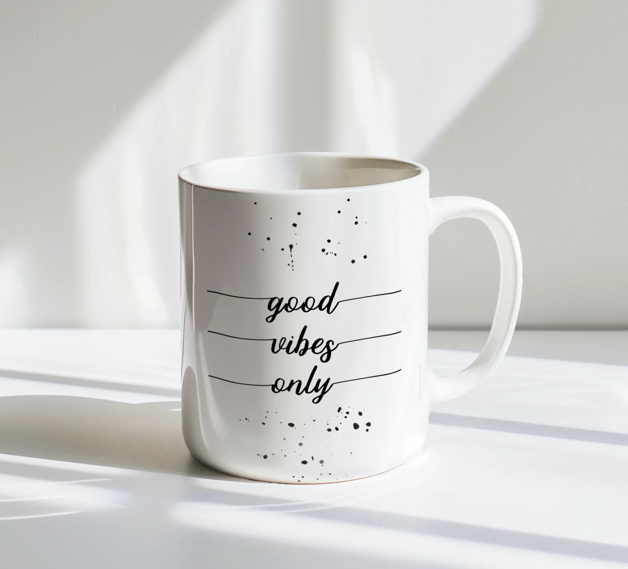 TEXT ART Good vibes only tazza in ceramica da Melanie Viola