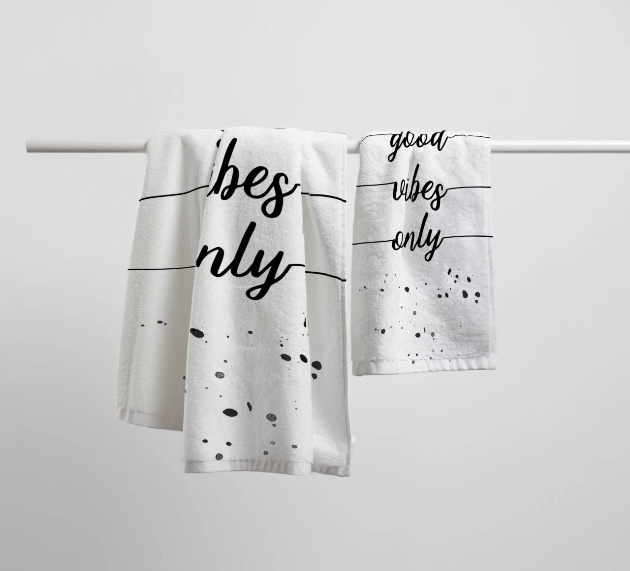 TEXT ART Good vibes only toalla de baño de Melanie Viola
