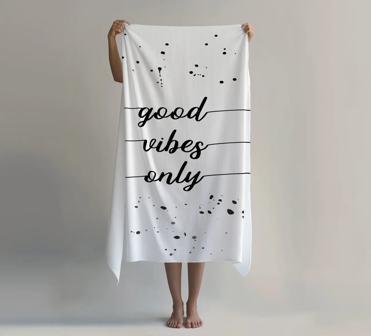 TEXT ART Good vibes only Strandtuch von Melanie Viola