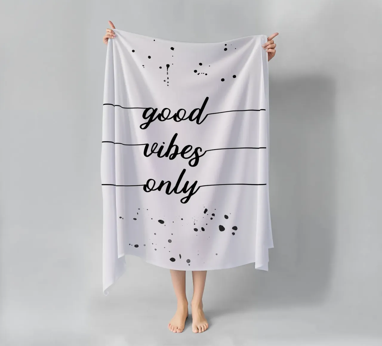 TEXT ART Good vibes only Strandtuch von Melanie Viola