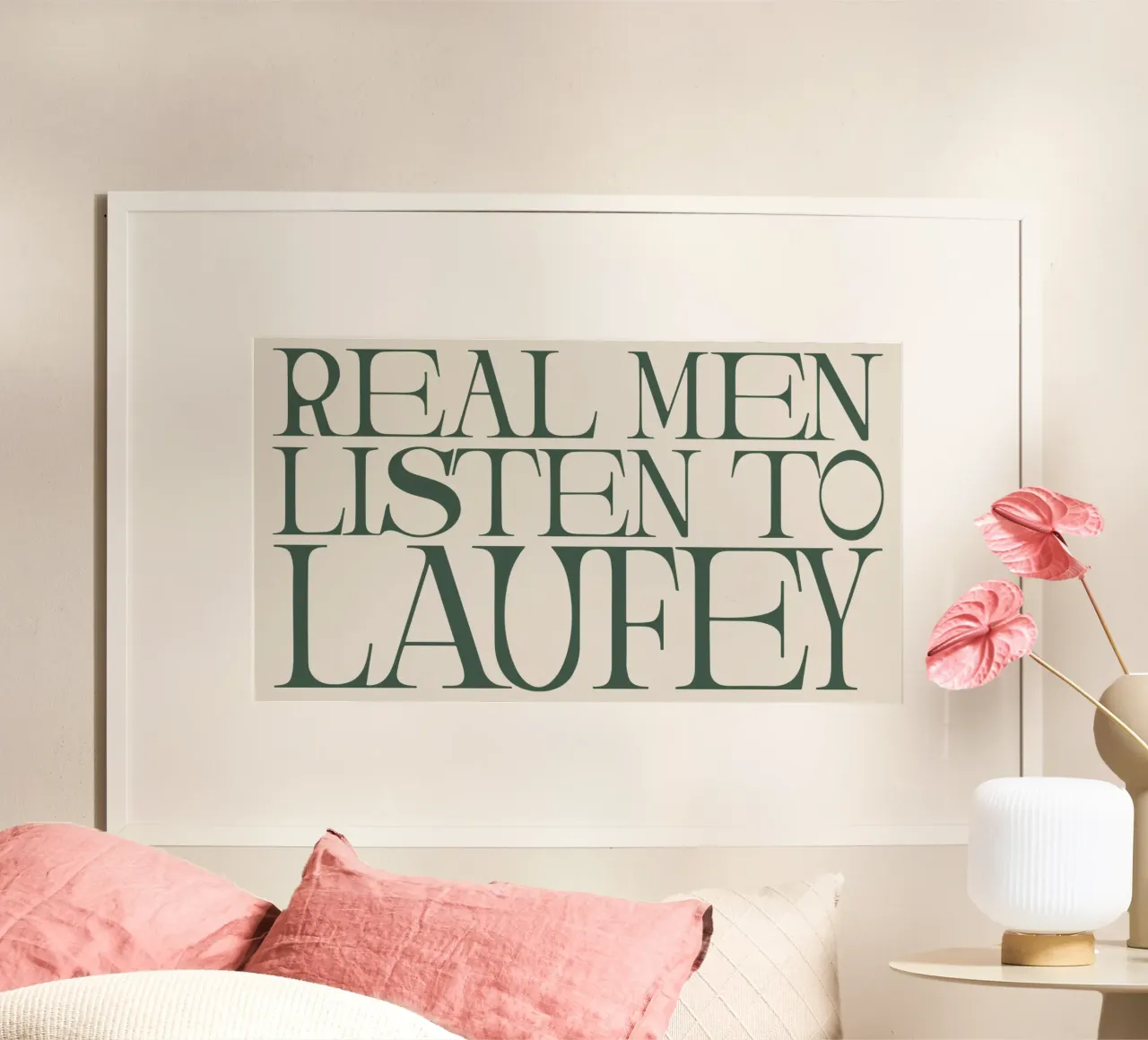 Laufey Real Men Listen To Lfy poster con telaio in alluminio da carleemiller