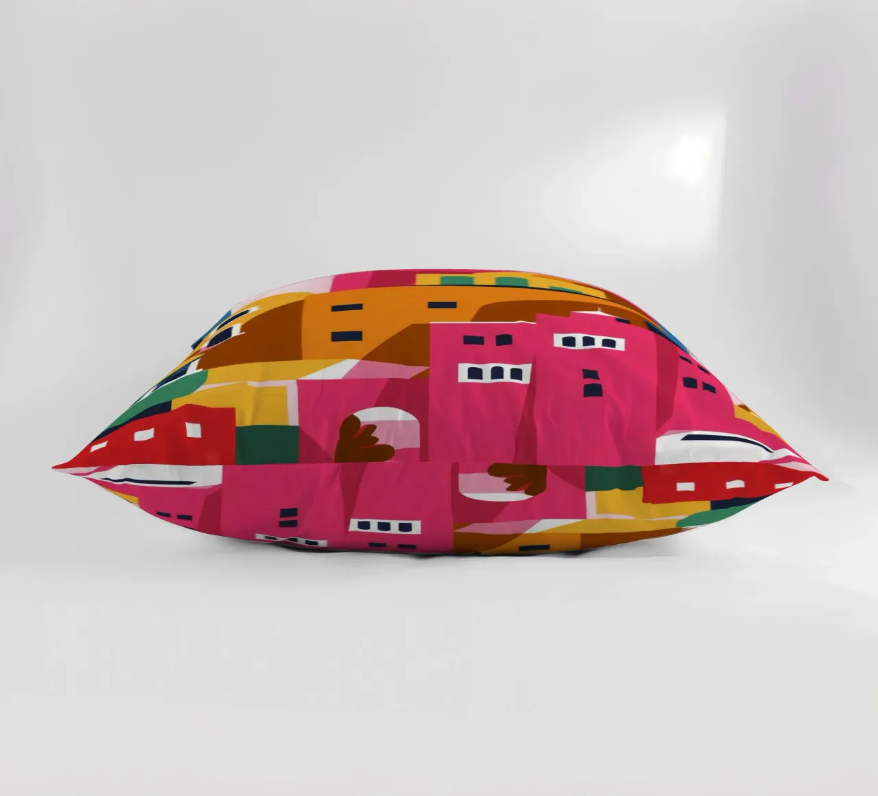Città collinare colorata cuscino da Muse Artworks