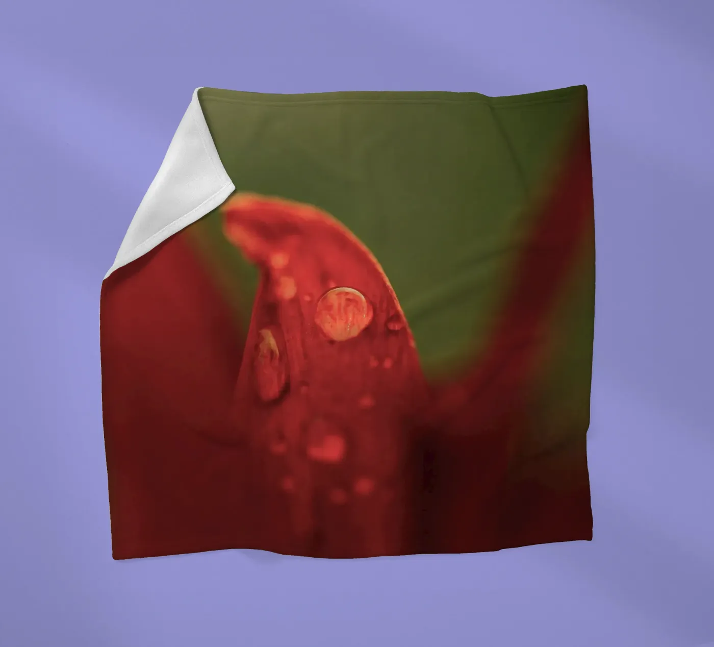 water droplets petal coperta in pile da Earthly Visions