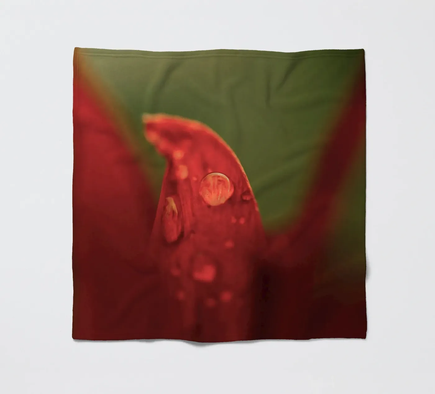 water droplets petal Fleecedecke von Earthly Visions