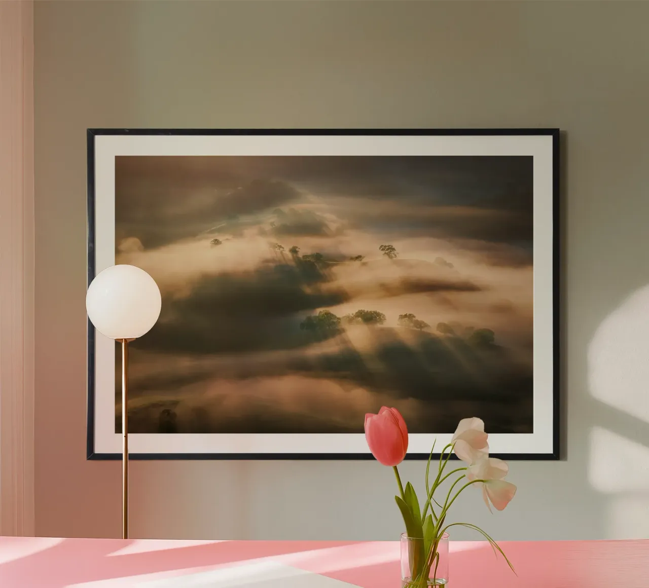 nuvole colline poster con telaio in alluminio da Earthly Visions