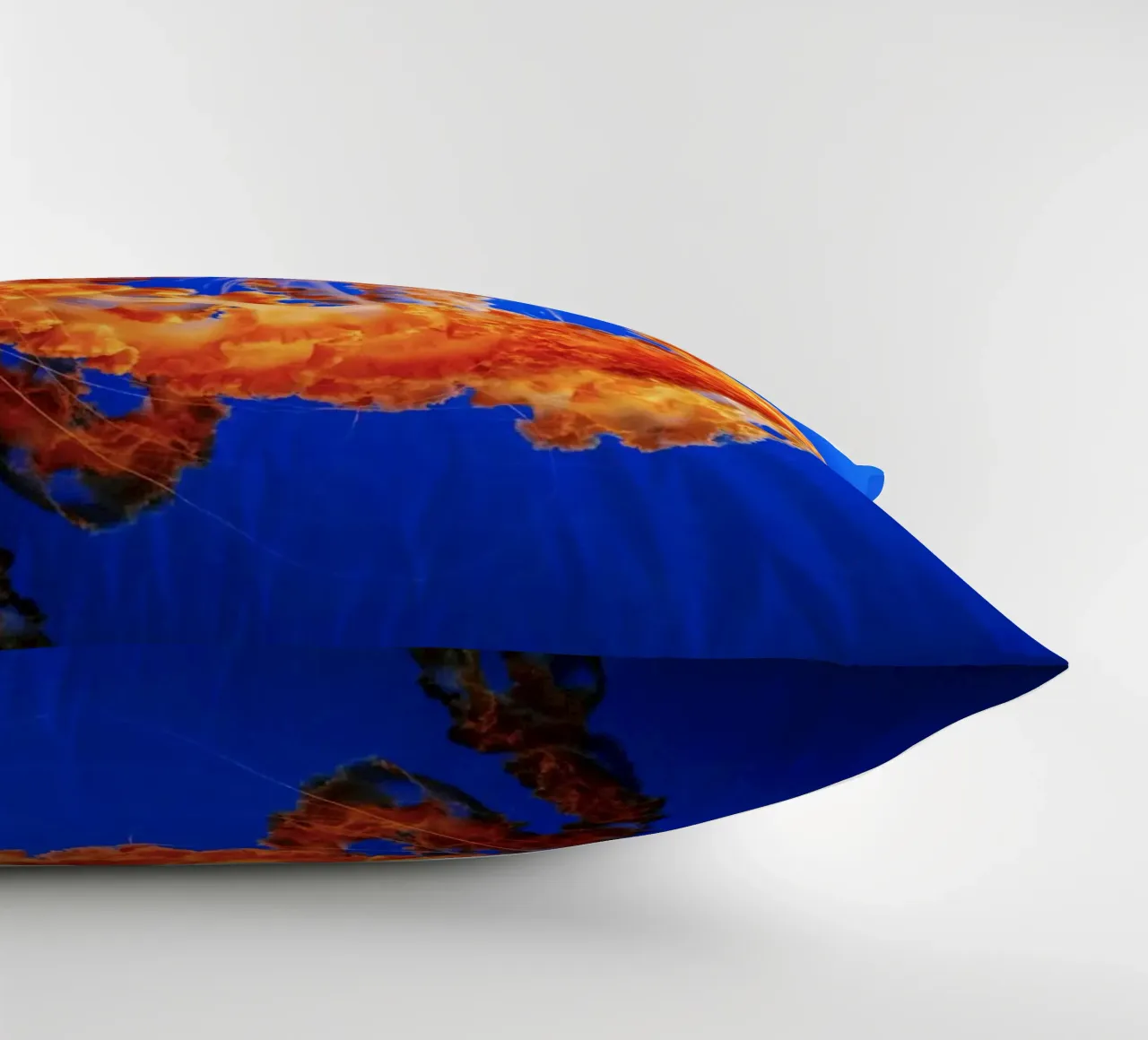 meduse sott'acqua cuscino da Earthly Visions