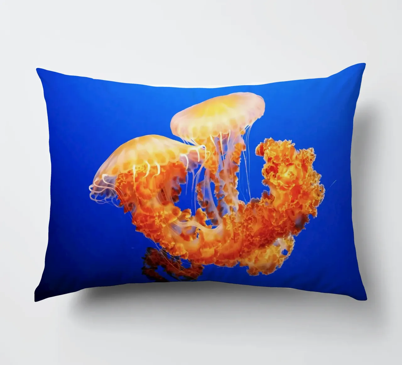 meduse sott'acqua cuscino da Earthly Visions