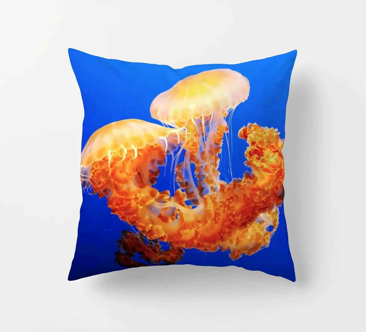 meduse sott'acqua cuscino da Earthly Visions