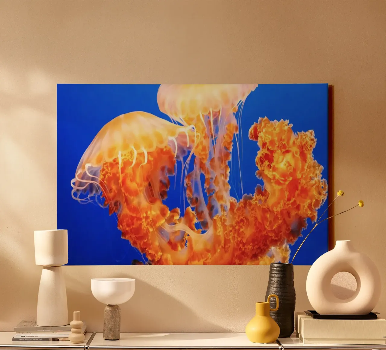 Quallen unter Wasser Leinwand mit Schattenfugenrahmen von Earthly Visions