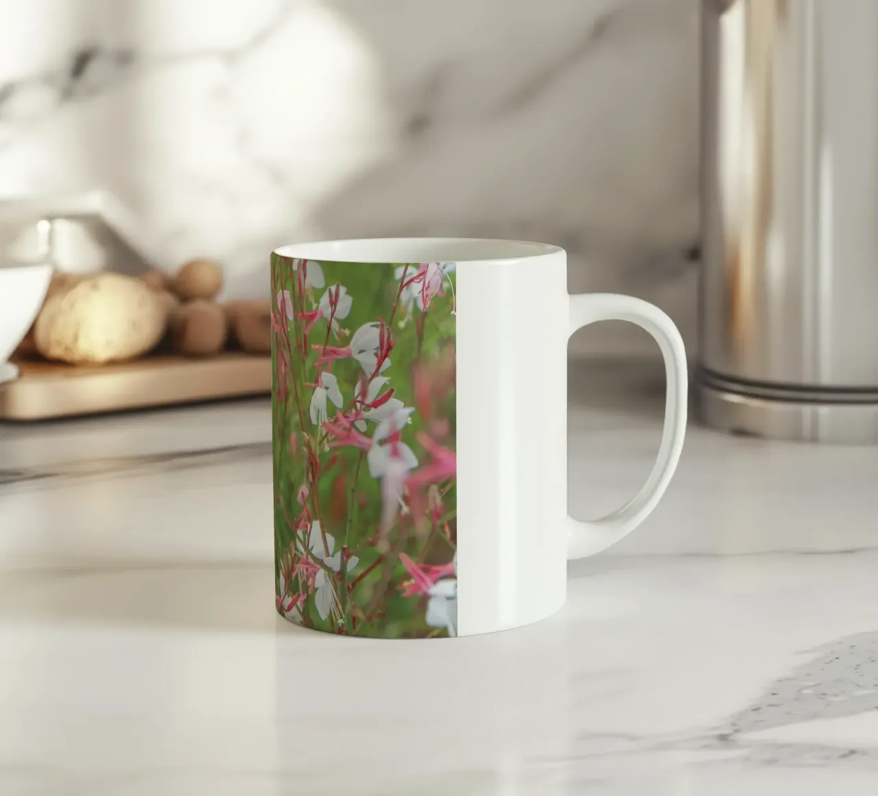 Piccoli fiori tazza in ceramica da Dave Hare Photography