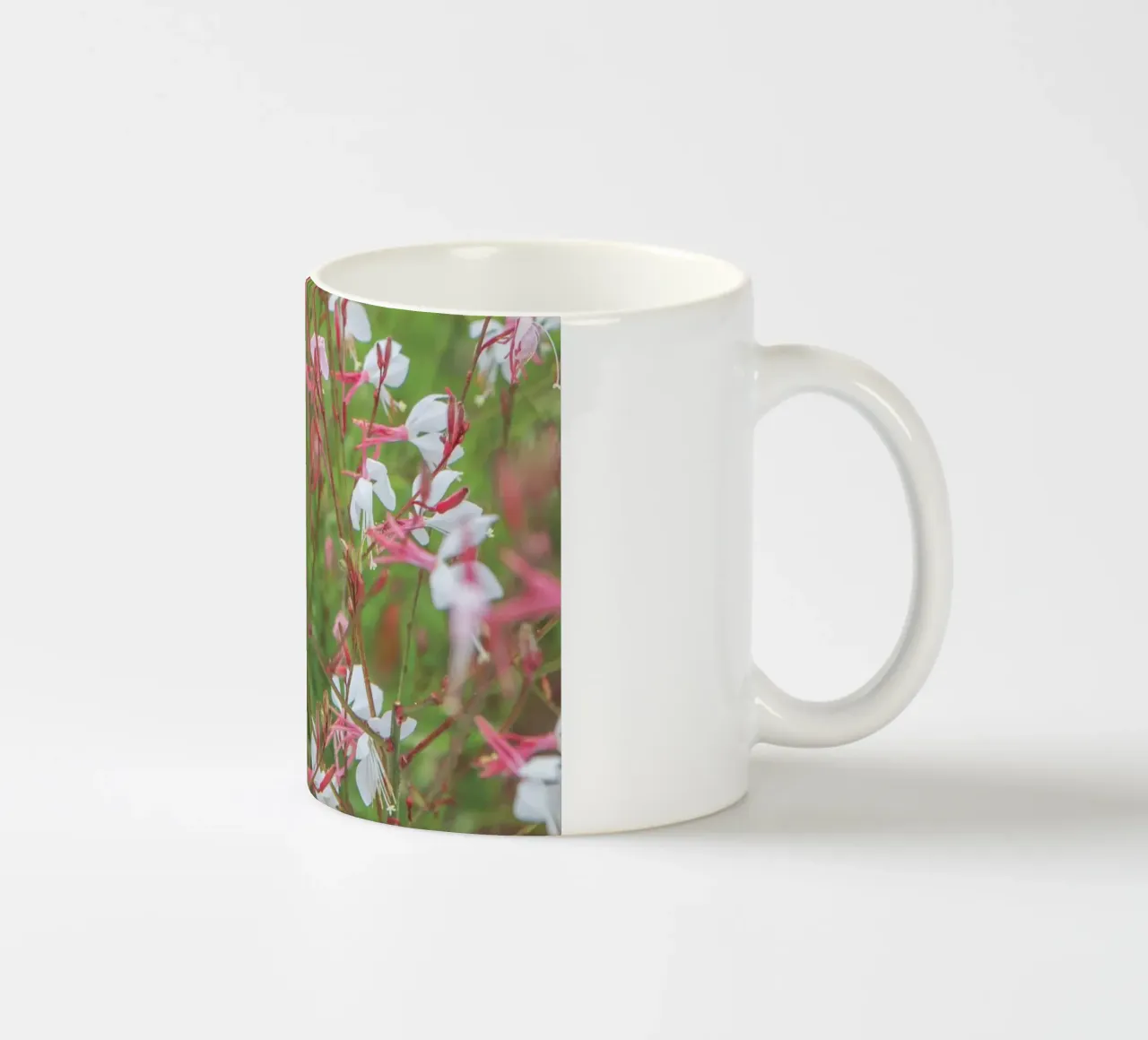Piccoli fiori tazza in ceramica da Dave Hare Photography