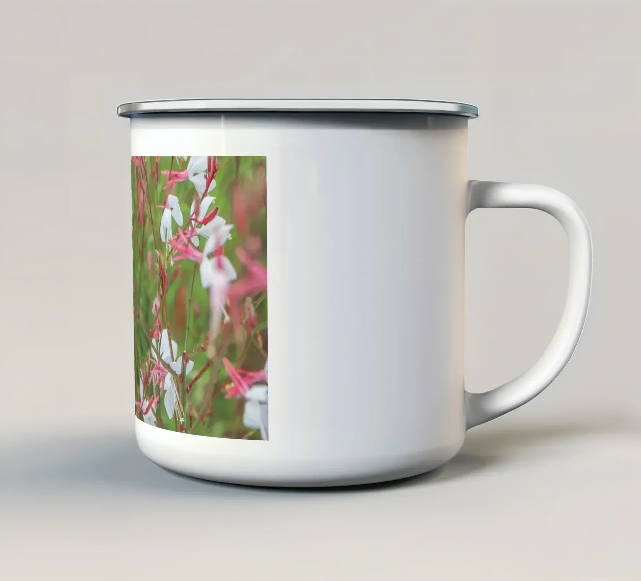 Piccoli fiori tazza in smalto da Dave Hare Photography