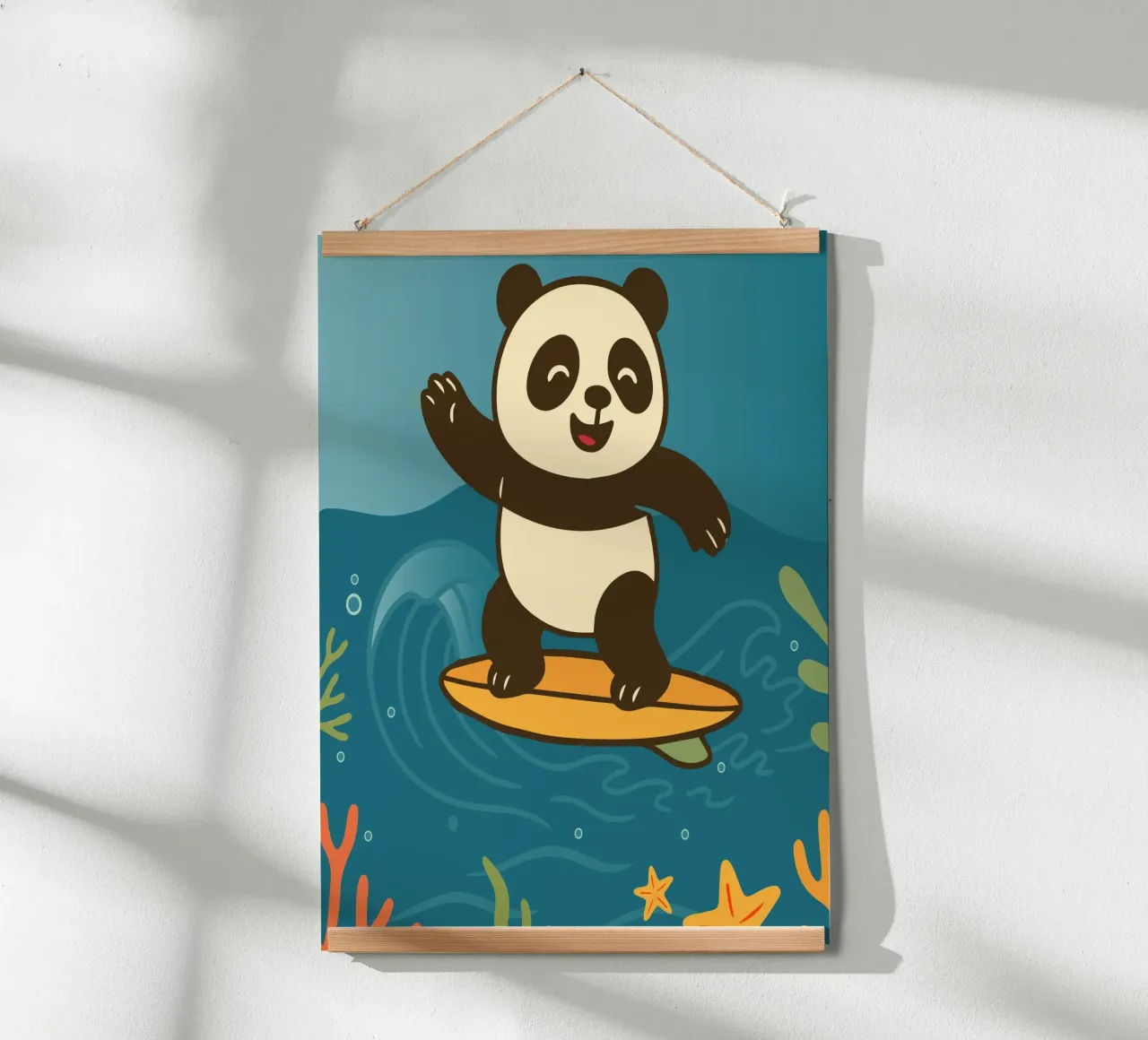 Felice panda che fa surf - illustrazione estiva poster con telaio in plastica da namosh