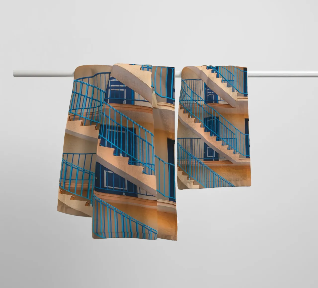 Scale blu asciugamano da bagno da Dave Hare Photography