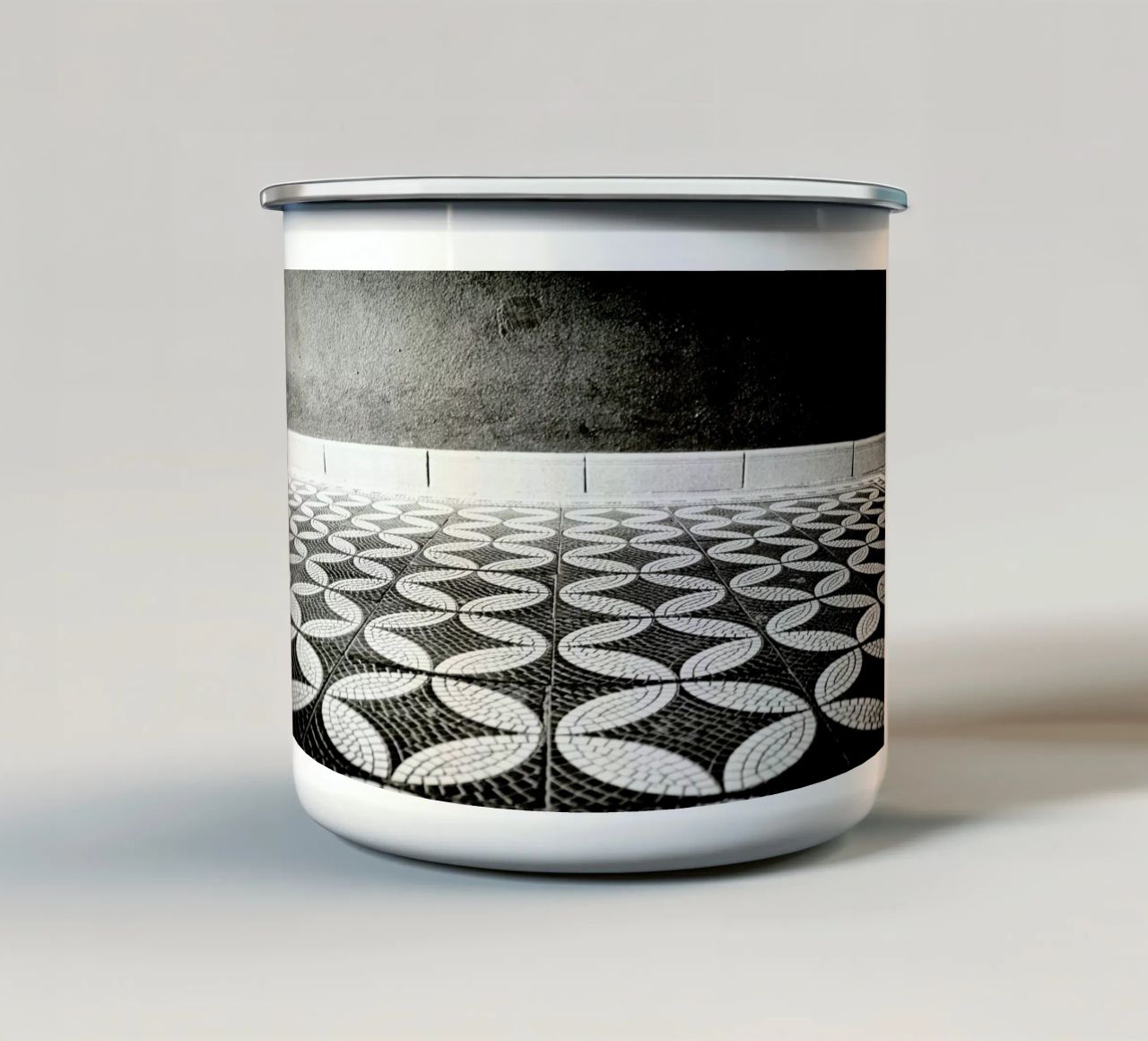 On the Floor tazza in smalto da Anja Hebrank Photography
